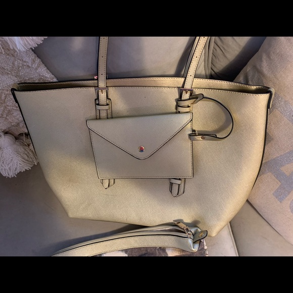 Sondra Roberts large gold tote with removal clutch. - Picture 3 of 7